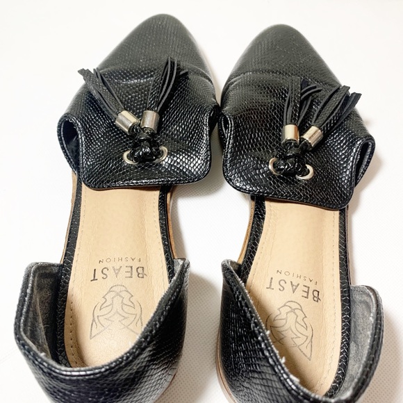 Beast Women’s Flats Size 7 - Picture 2 of 5